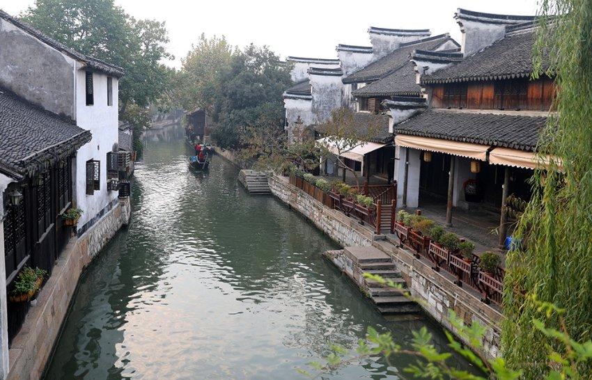 保时捷帕拉梅拉LB液态金属龙血红,明艳又张扬,但不俗气